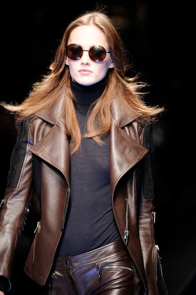 Look 13